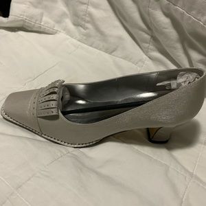 Valenti Franco Women’s Shoes - Sandra-8.5 Silver. Never used.